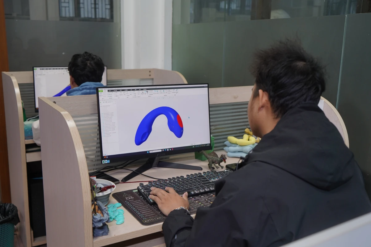GAIA（日本）の商品デザイナーが、女性向けトイやバイブレーターの革新的なデザイン開発に取り組んでいます。