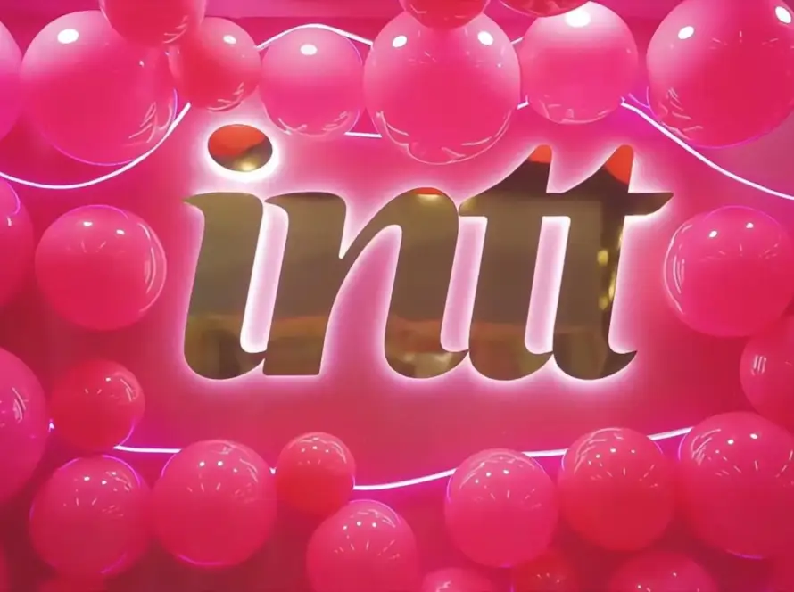A bold and vibrant pink display at Intimi Expo 2024, featuring the illuminated Intt logo, symbolizing passion, innovation, and empowerment in the adult industry. A perfect representation of the energy at Latin America’s leading B2B adult trade show.